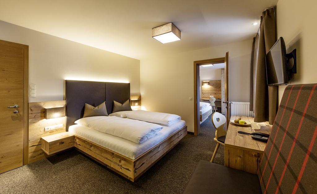 Hotel Anewandter Brunico Habitación foto